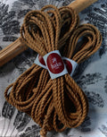 Corde shibari premium en chanvre naturel pour bondage artistique
